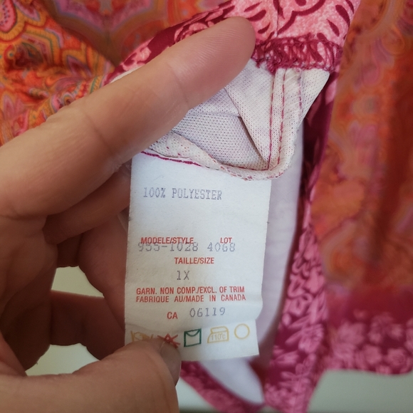 3/$30 Boho patterned tee - Picture 5 of 5